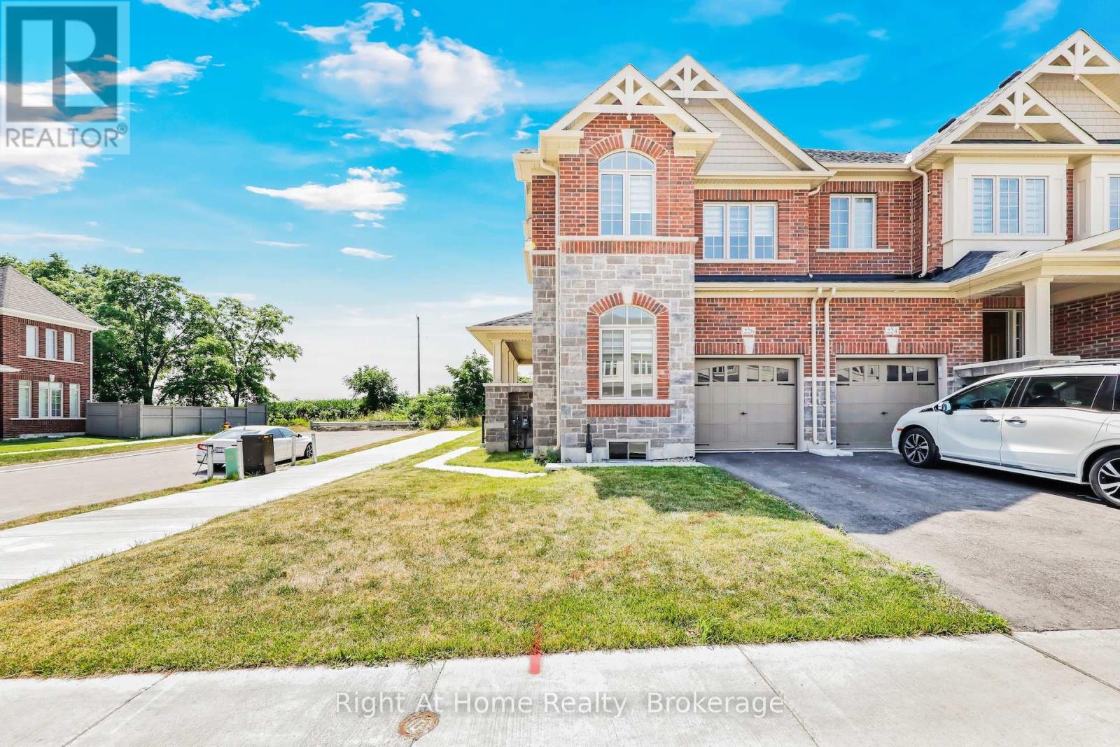 Photo 3 of 226 Broadacre Drive, Kitchener ON