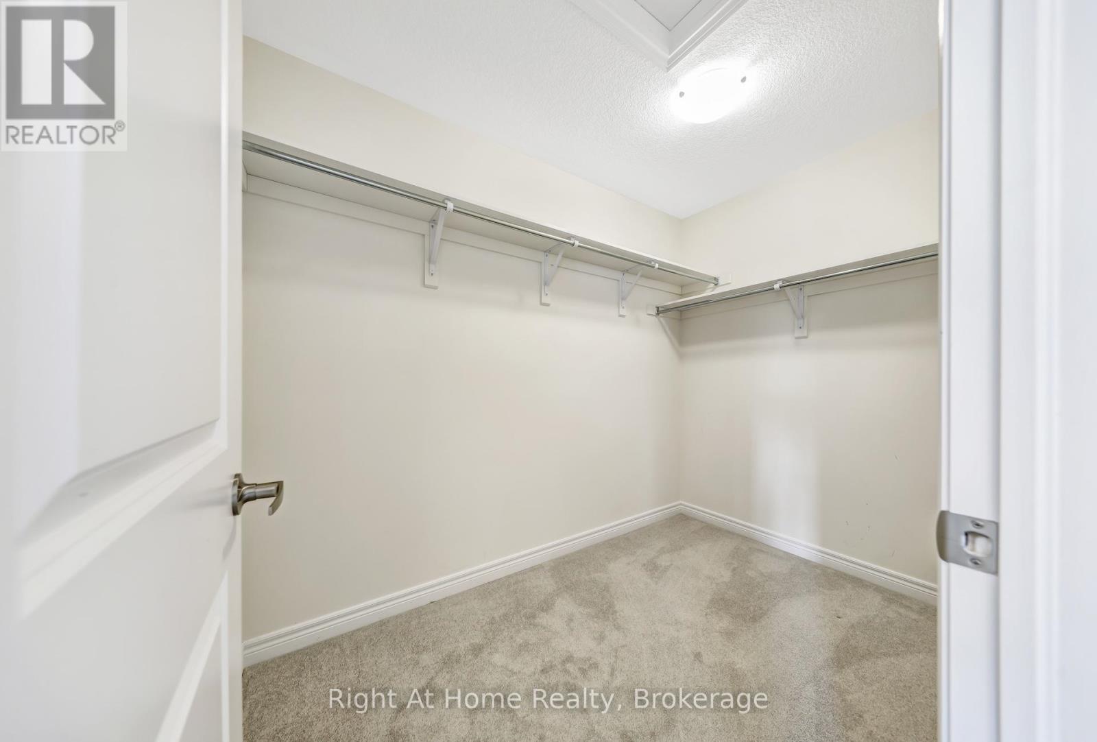 Photo 34 of 226 Broadacre Drive, Kitchener ON