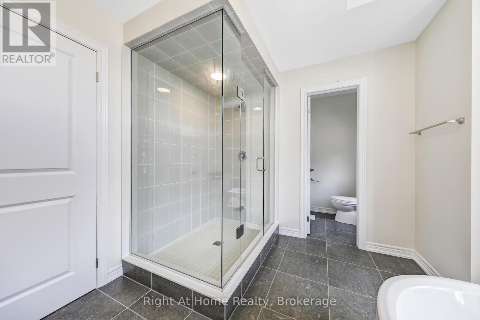 Photo 38 of 226 Broadacre Drive, Kitchener ON