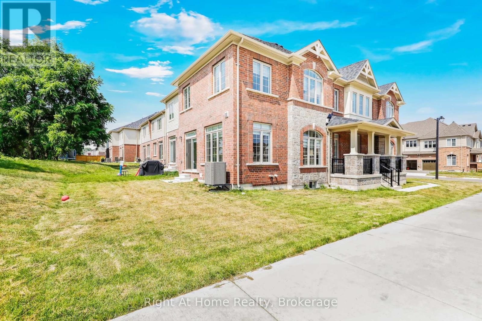 Photo 4 of 226 Broadacre Drive, Kitchener ON