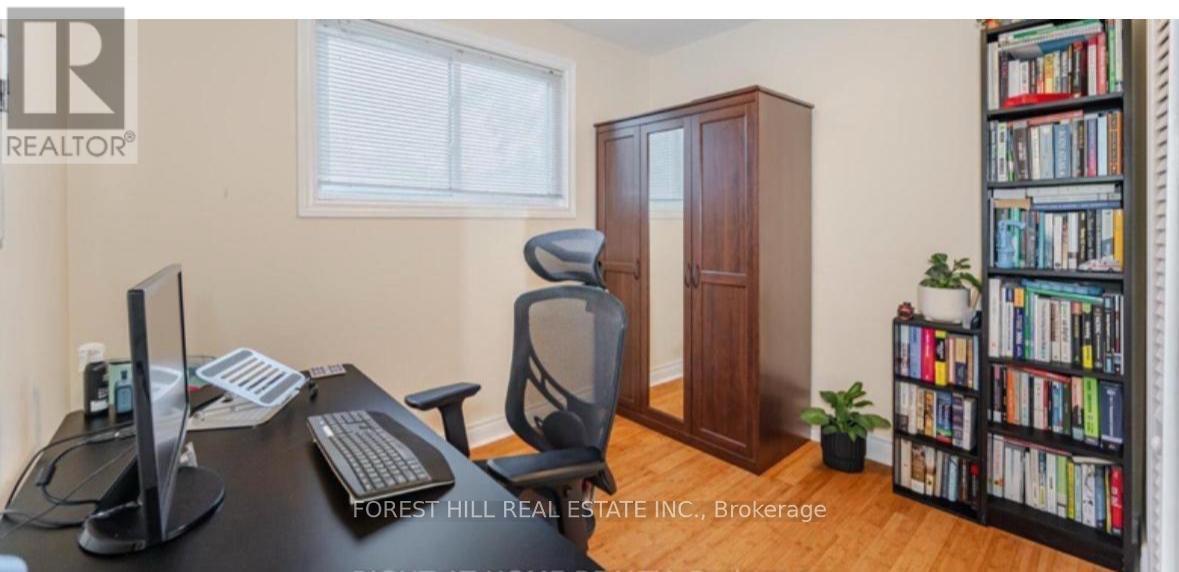 Photo 8 of 374 Browndale Crescent, Richmond Hill ON