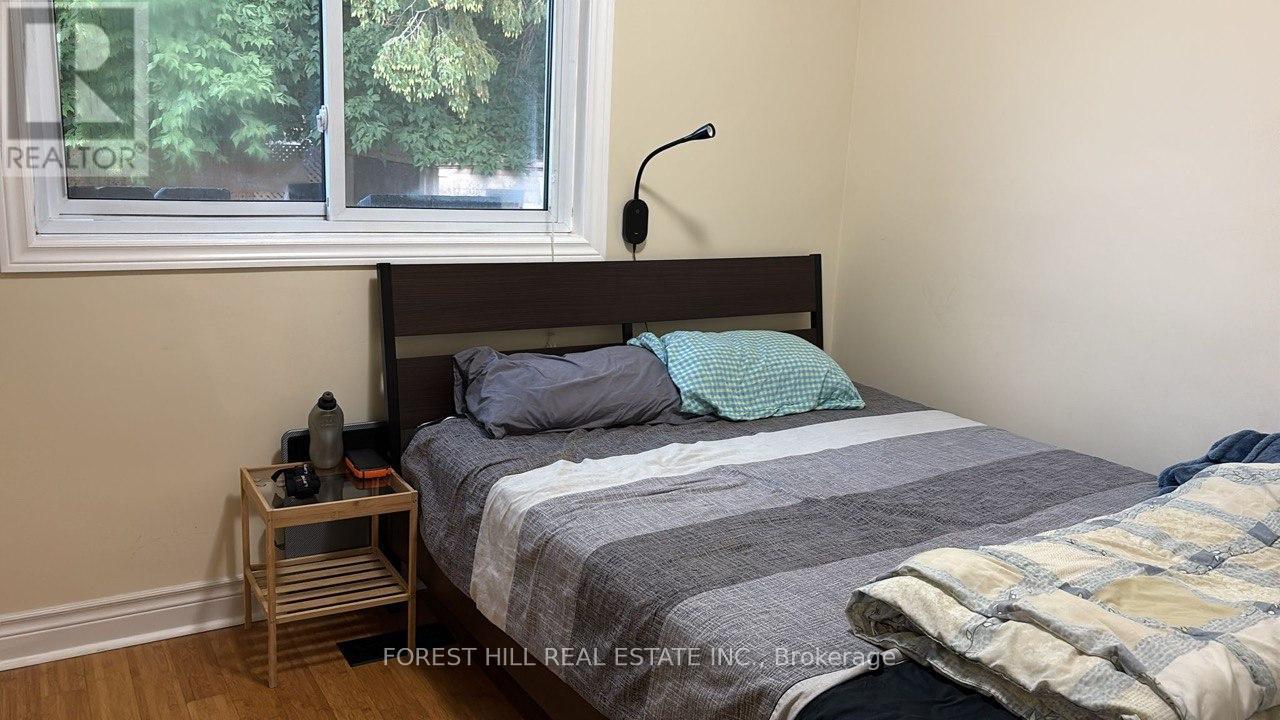 Photo 9 of 374 Browndale Crescent, Richmond Hill ON