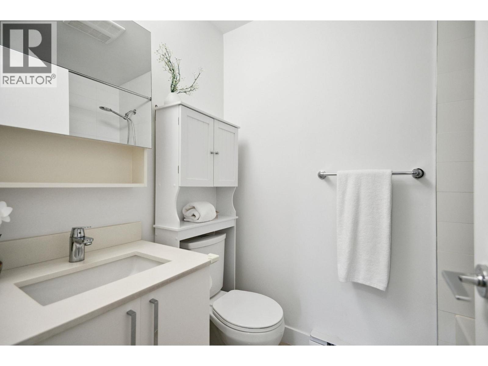 Photo 12 of 207 7250 18th Avenue, Burnaby BC