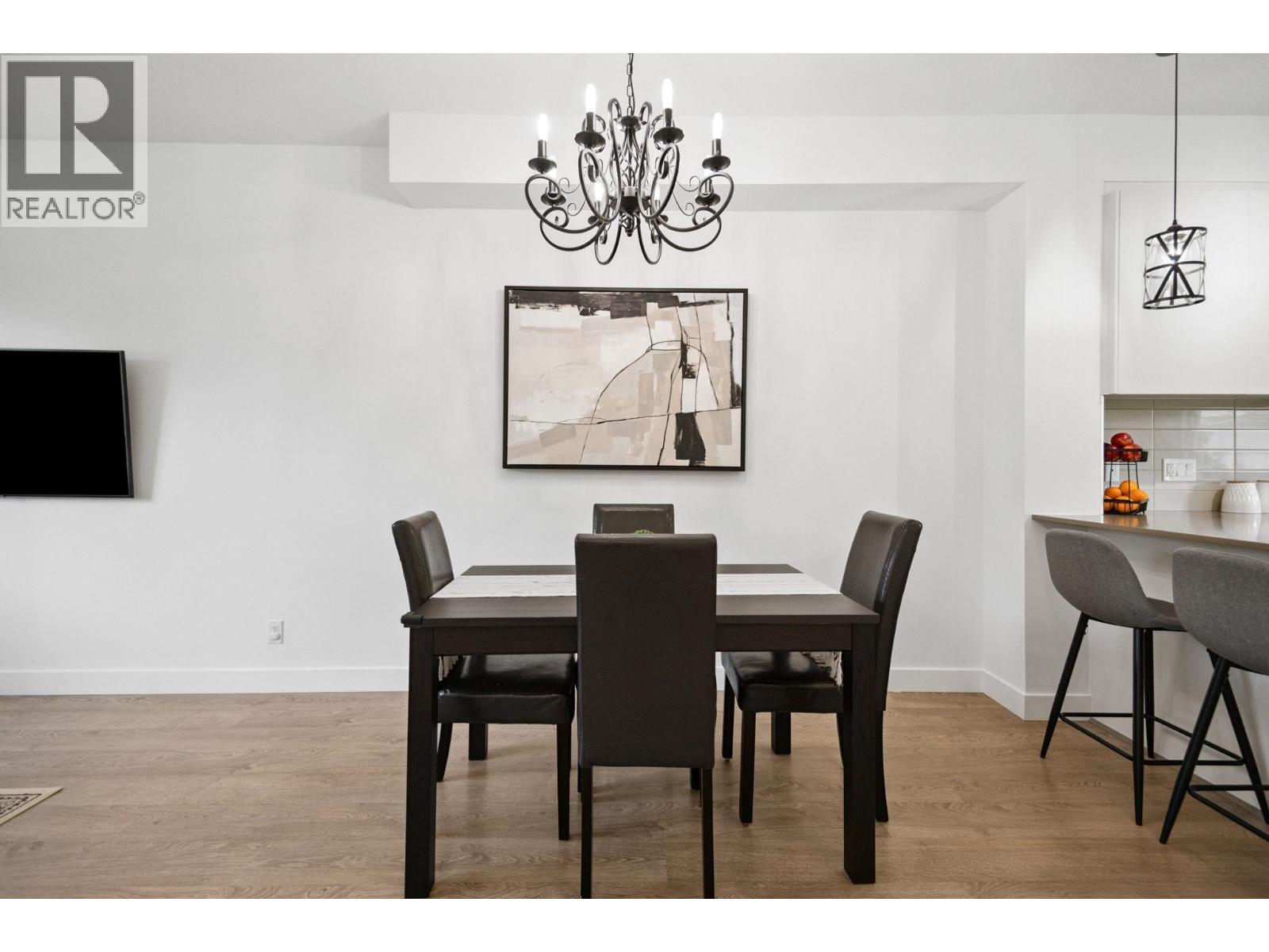 Photo 5 of 207 7250 18th Avenue, Burnaby BC