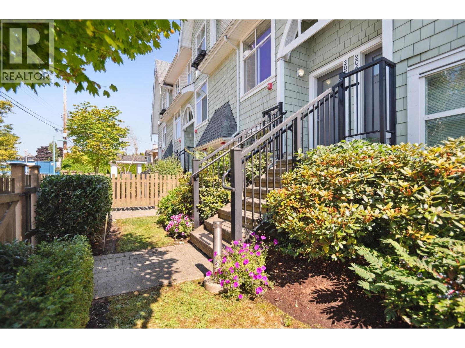 Photo 20 of 207 7250 18th Avenue, Burnaby BC