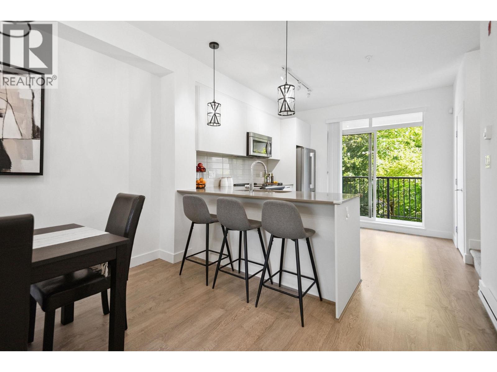 Photo 6 of 207 7250 18th Avenue, Burnaby BC