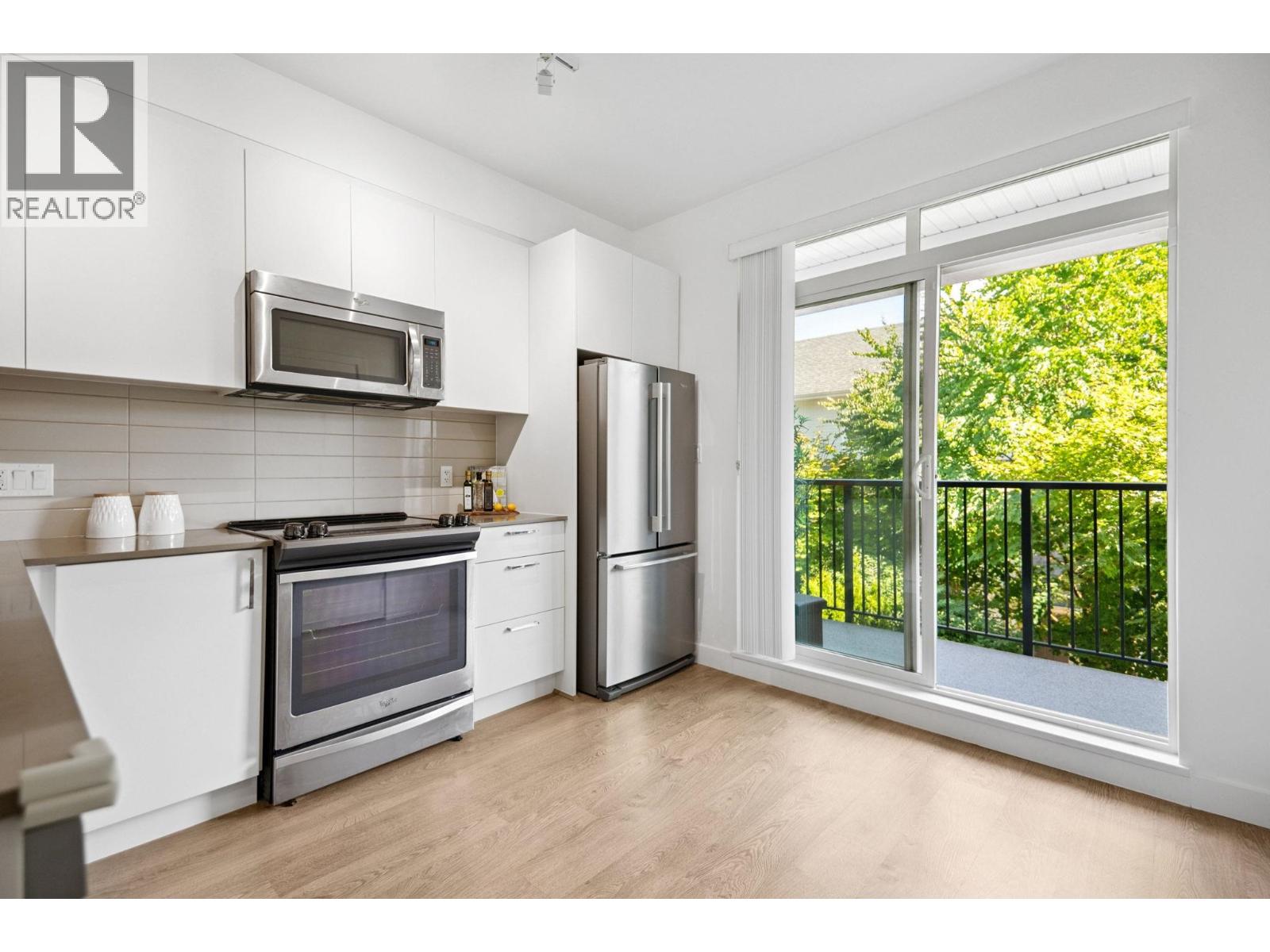 Photo 7 of 207 7250 18th Avenue, Burnaby BC
