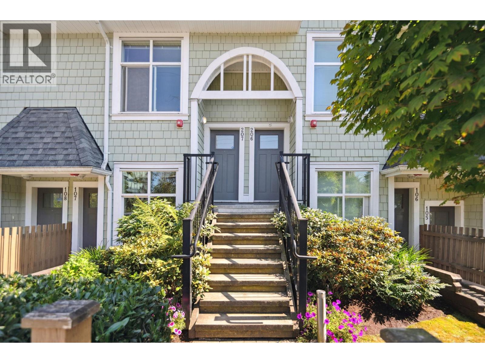Photo 1 of 207 7250 18th Avenue, Burnaby BC