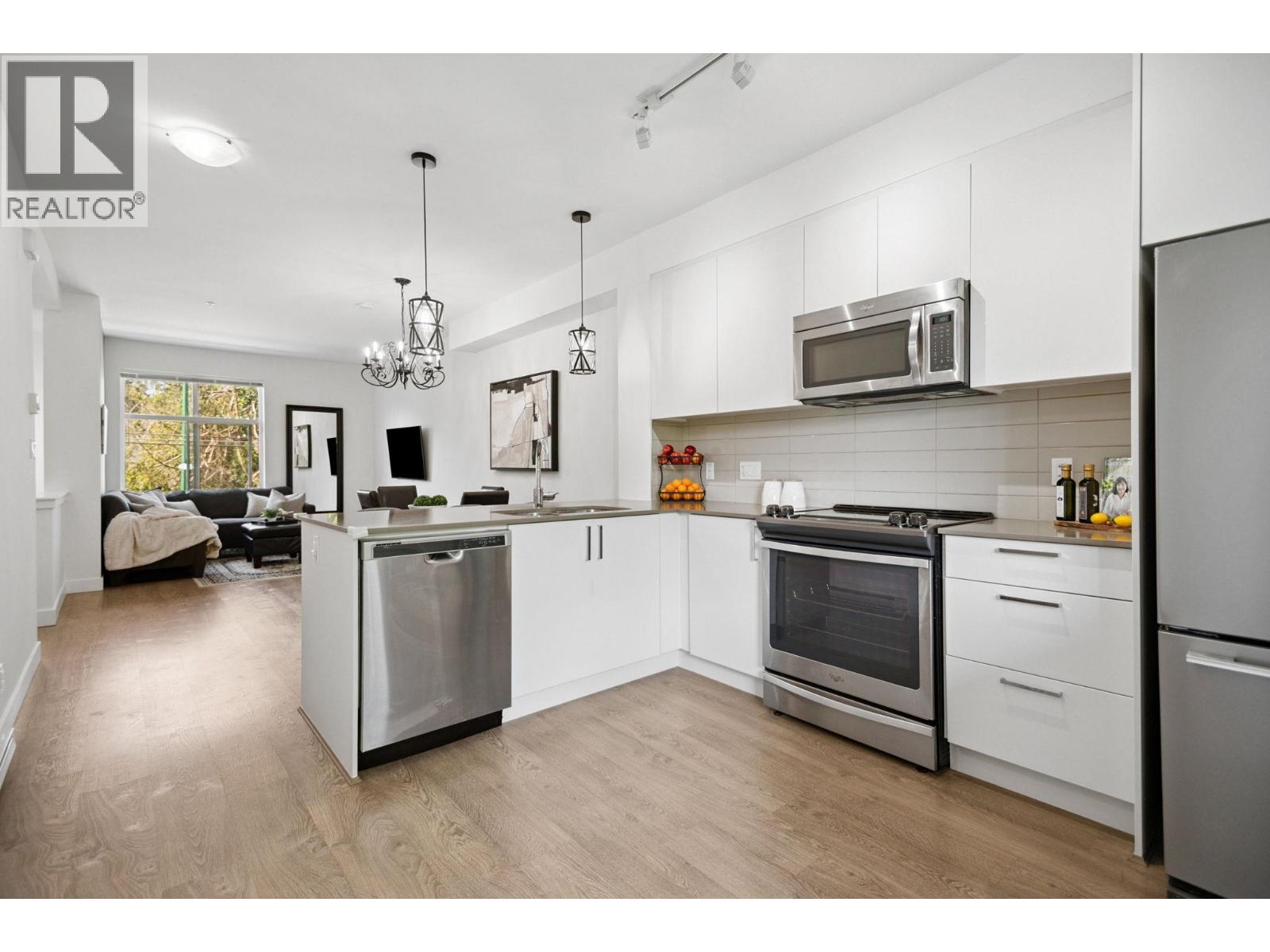 Photo 9 of 207 7250 18th Avenue, Burnaby BC