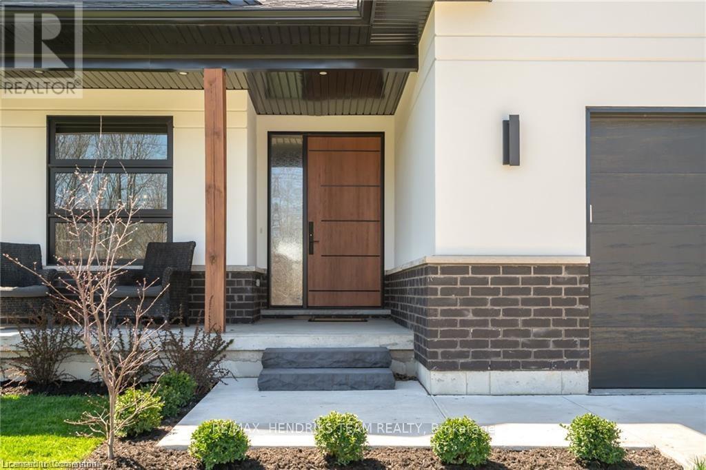 Photo 2 of 1007 Clare Avenue, Pelham ON
