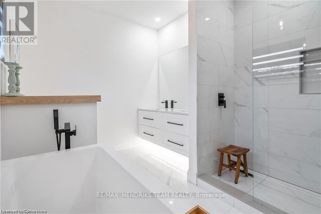 Photo 20 of 1007 Clare Avenue, Pelham ON