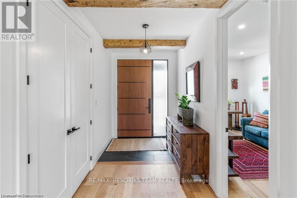 Photo 3 of 1007 Clare Avenue, Pelham ON
