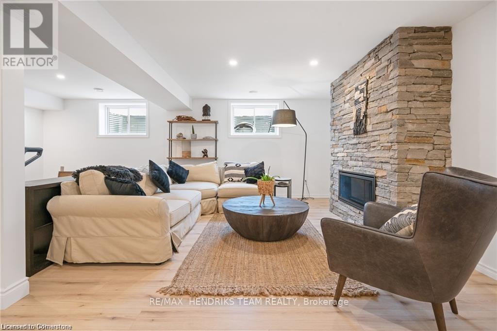 Photo 32 of 1007 Clare Avenue, Pelham ON