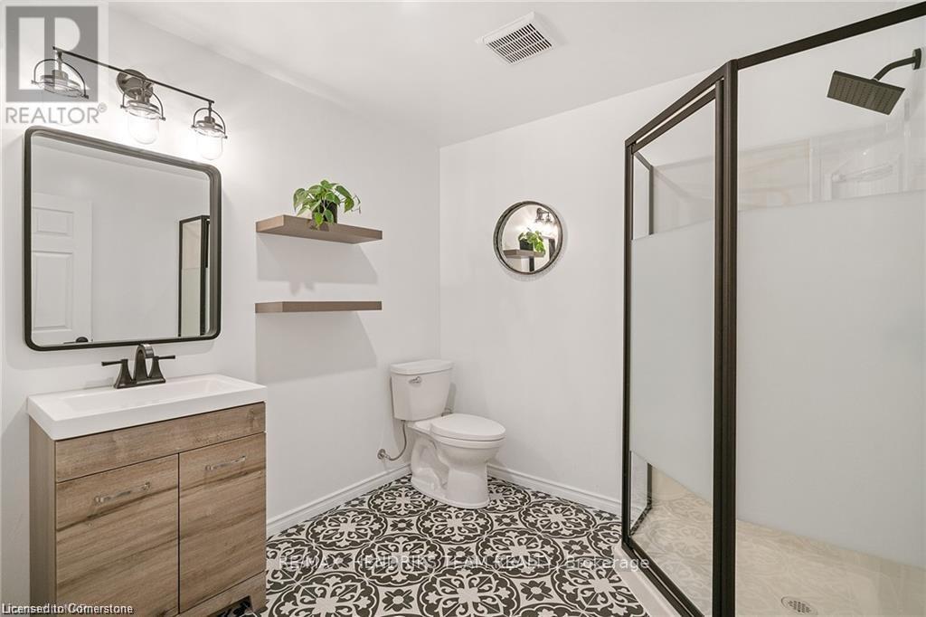 Photo 35 of 1007 Clare Avenue, Pelham ON