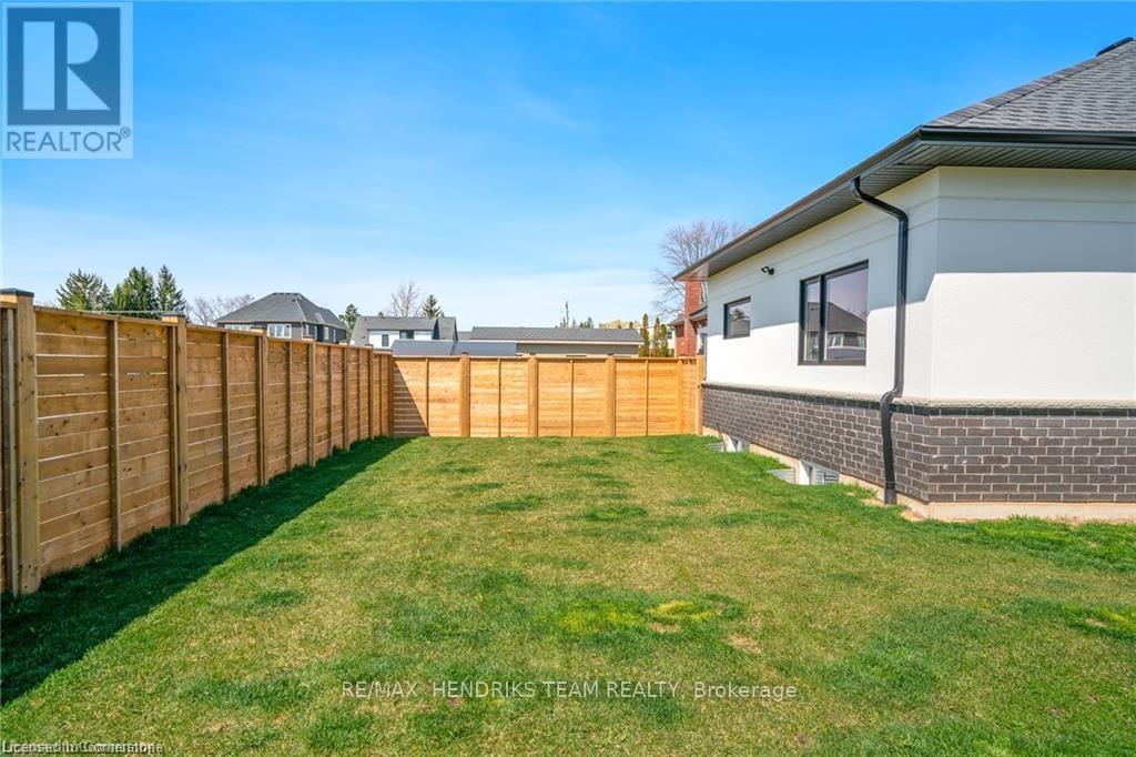Photo 38 of 1007 Clare Avenue, Pelham ON