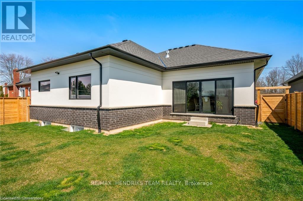 Photo 39 of 1007 Clare Avenue, Pelham ON