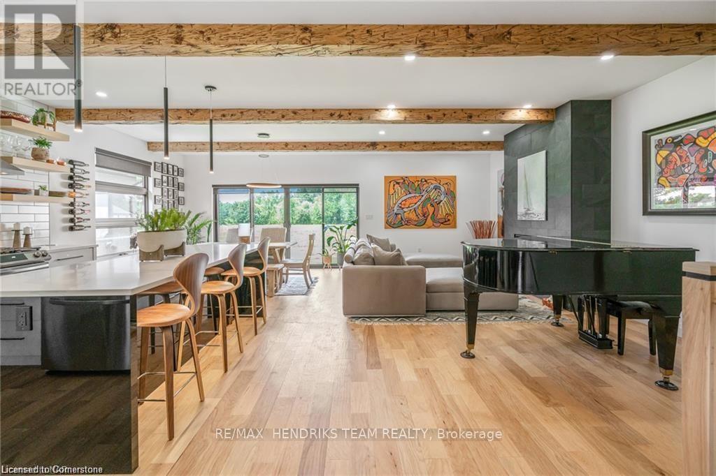 Photo 4 of 1007 Clare Avenue, Pelham ON