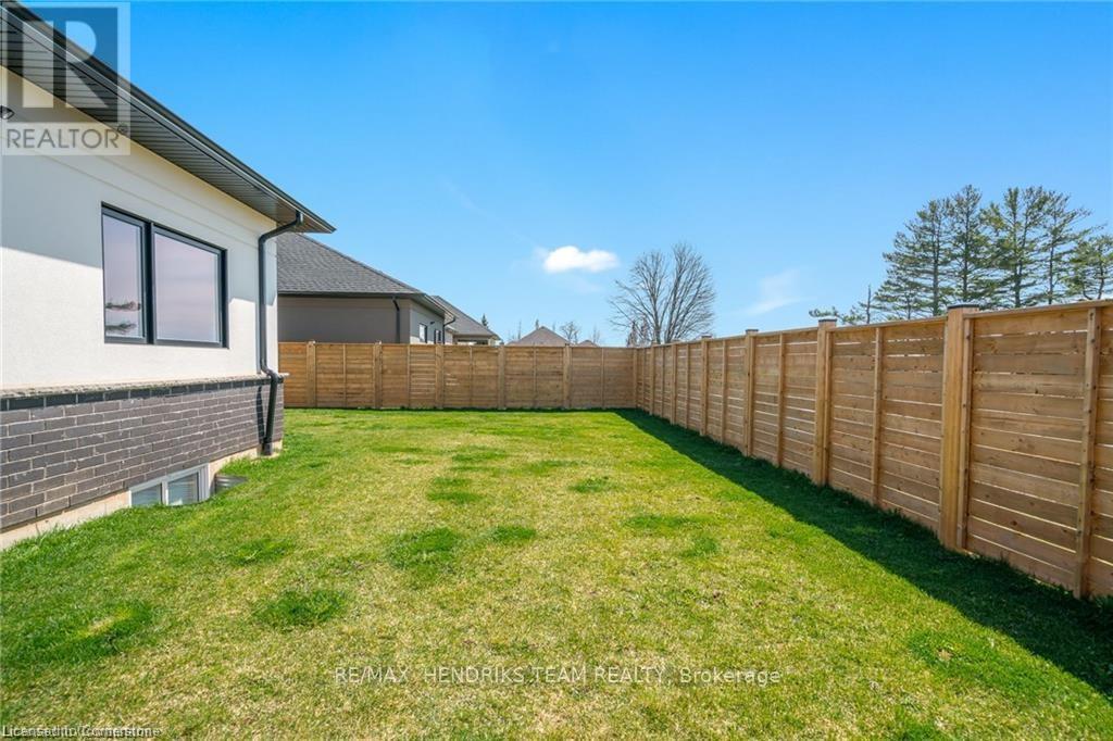 Photo 40 of 1007 Clare Avenue, Pelham ON