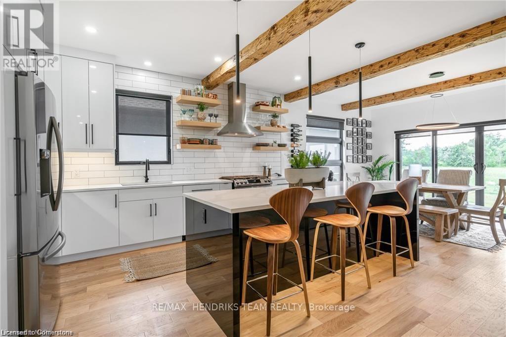 Photo 5 of 1007 Clare Avenue, Pelham ON