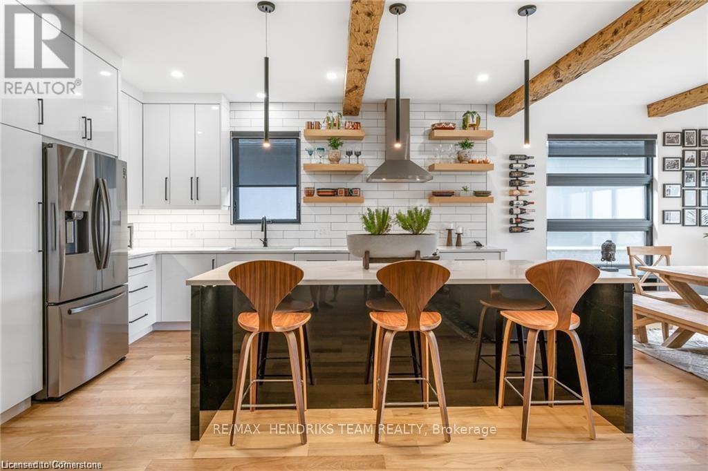 Photo 6 of 1007 Clare Avenue, Pelham ON