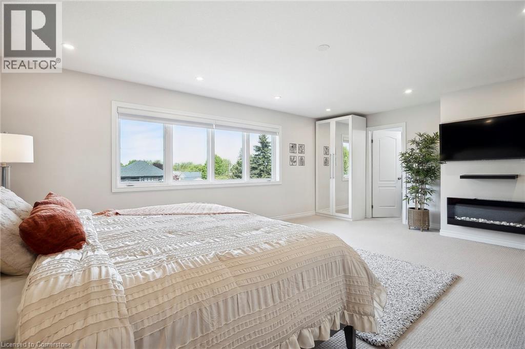 Photo 13 of 80 Bellroyal Crescent, Stoney Creek ON