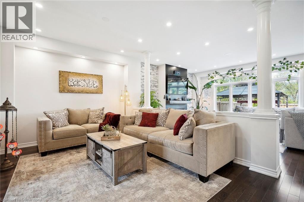 Photo 17 of 80 Bellroyal Crescent, Stoney Creek ON