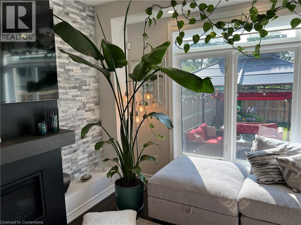 Photo 40 of 80 Bellroyal Crescent, Stoney Creek ON