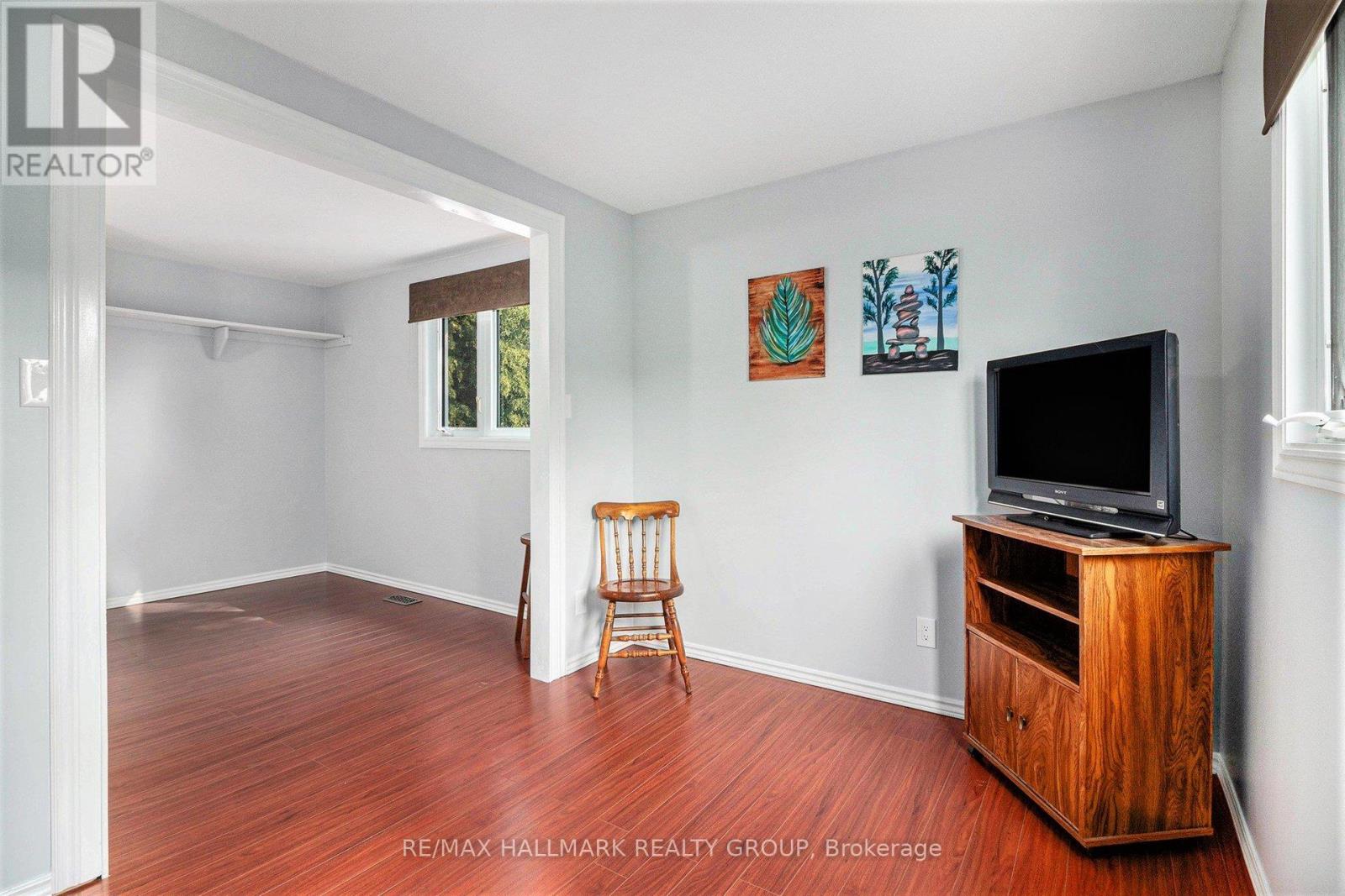Photo 2 of 270 Mceachern Crescent, Ottawa ON