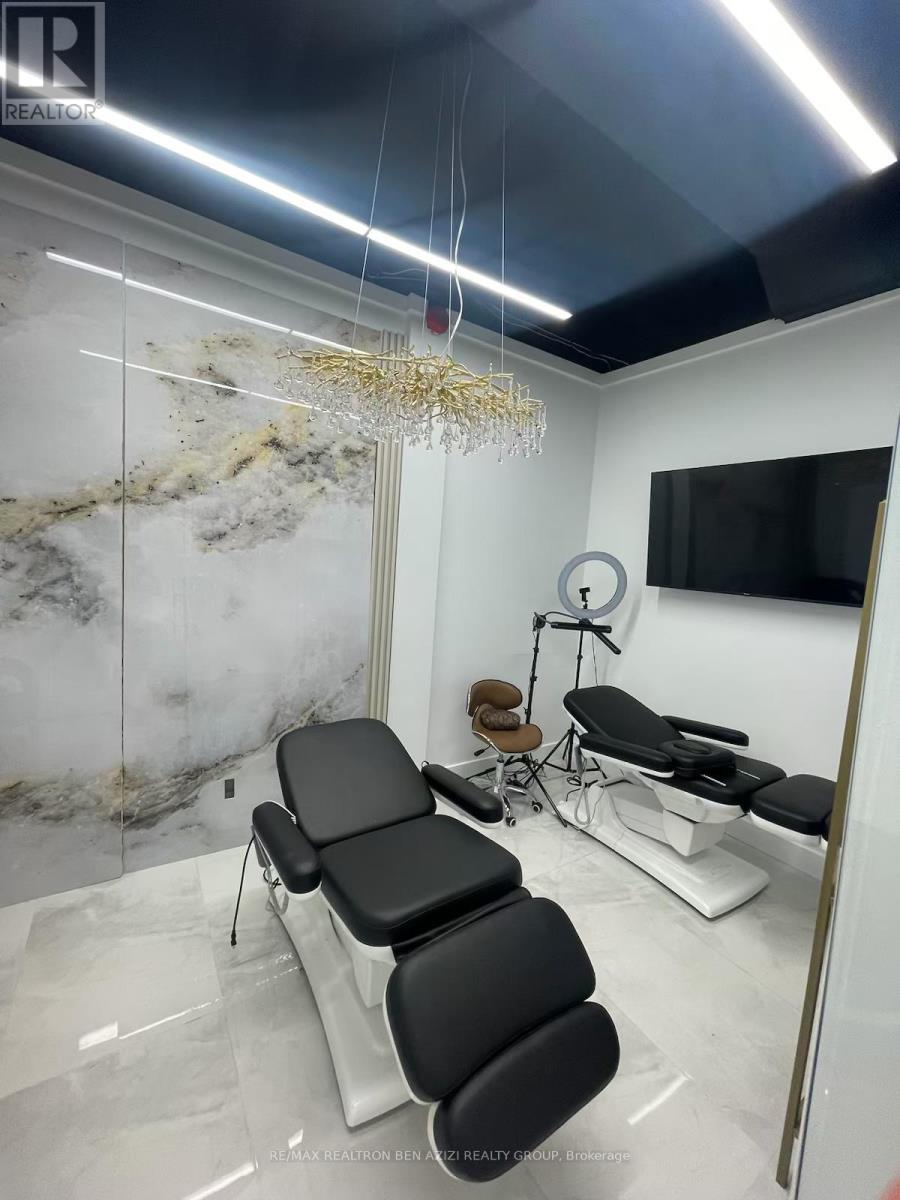 Photo 1 of 104 13311 Yonge Street, Richmond Hill ON