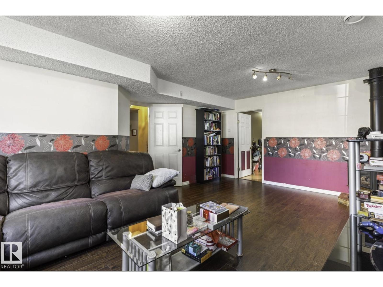 Photo 10 of 4030 37 A Avenue Nw, Edmonton AB