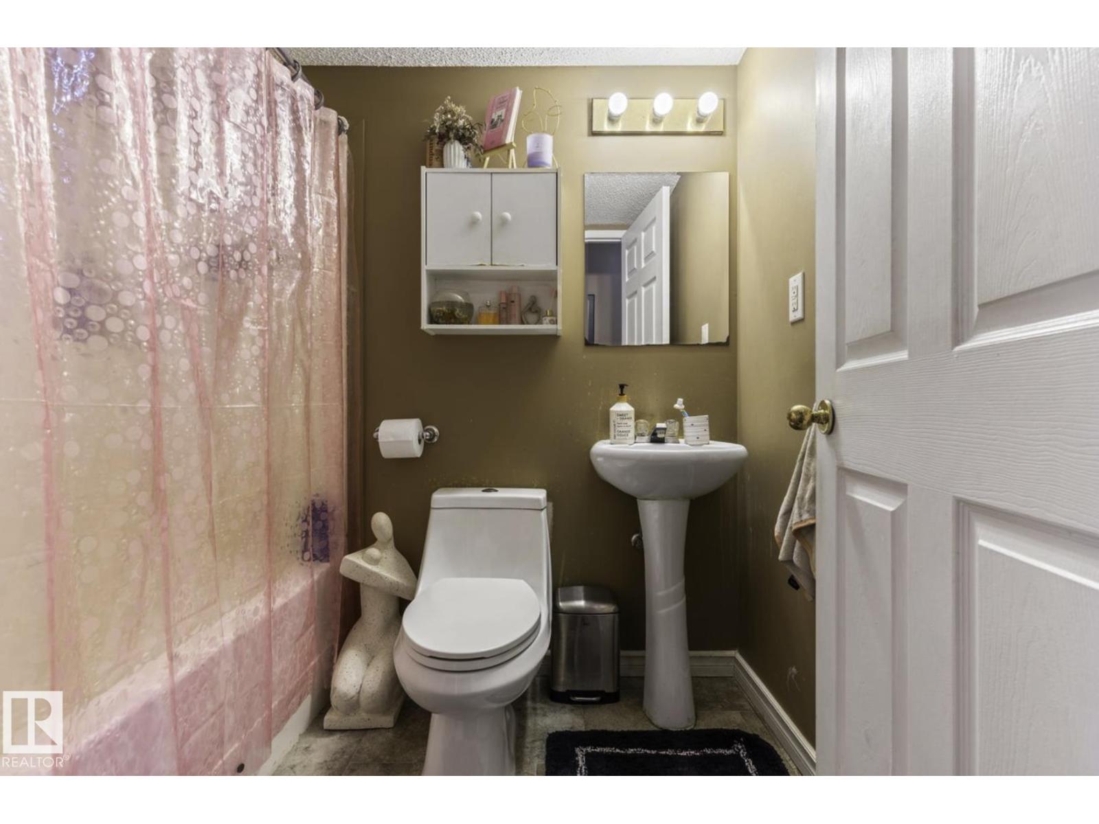 Photo 3 of 4030 37 A Avenue Nw, Edmonton AB