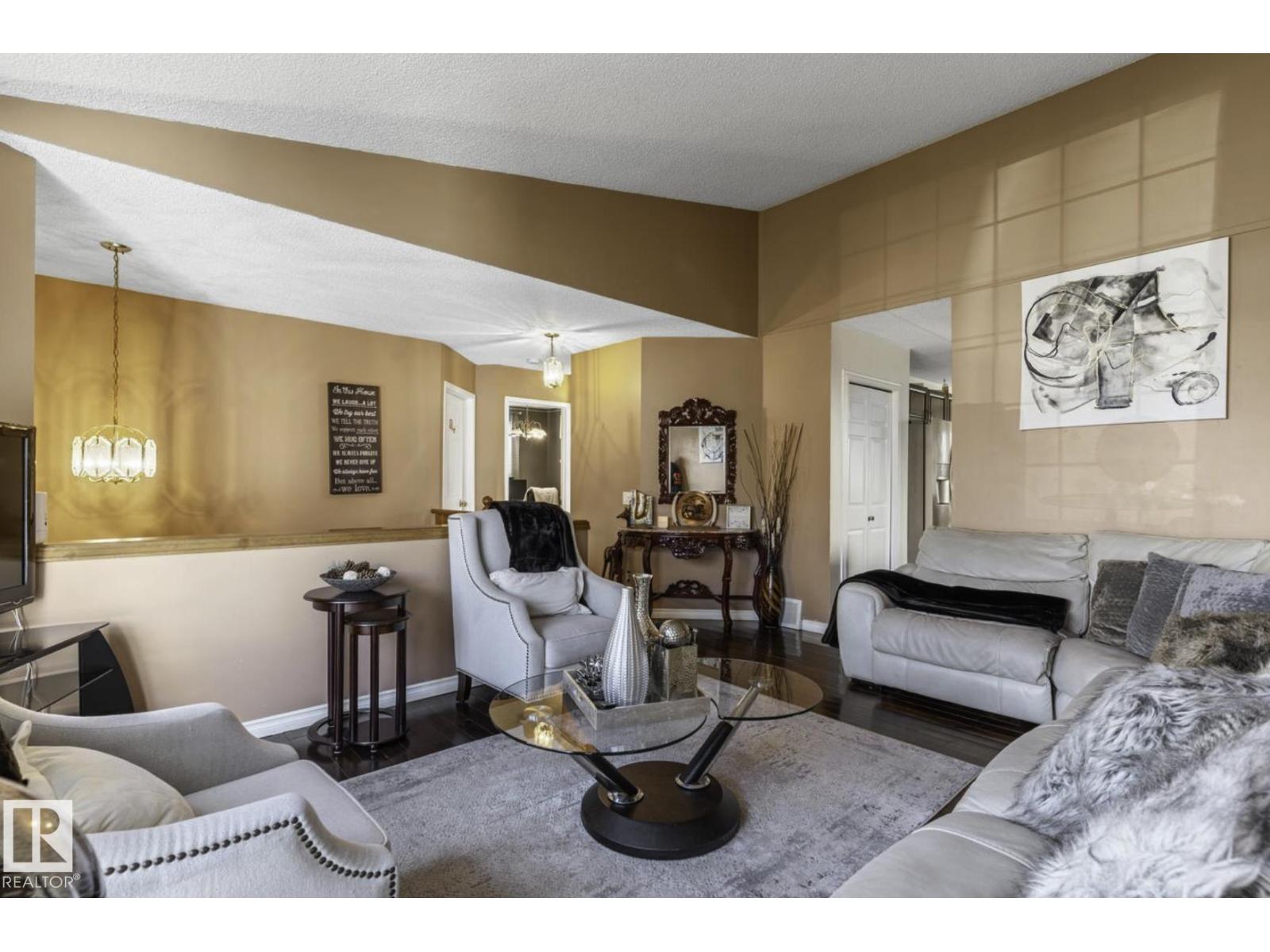 Photo 4 of 4030 37 A Avenue Nw, Edmonton AB