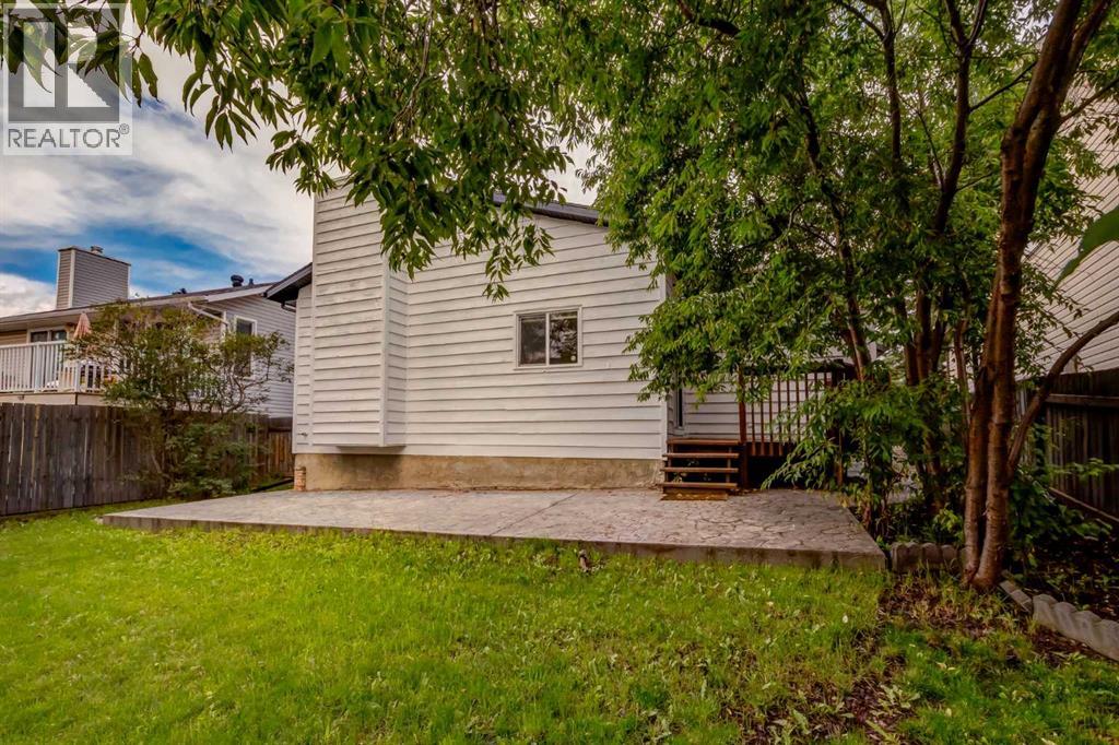 Single Family House Bungalow for Sale in  Hawkhill Way NW Hawkwood Calgary 