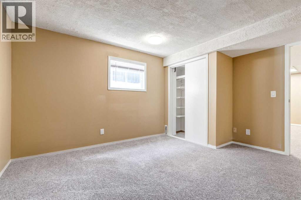 Single Family House Bungalow for Sale in  Hawkhill Way NW Hawkwood Calgary 