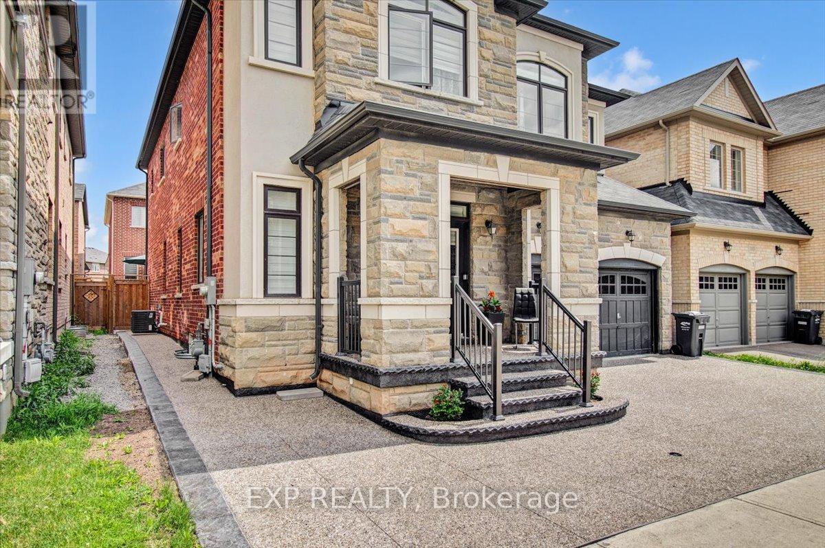 Photo 3 of 3107 Streamwood Passage Pass, Oakville ON