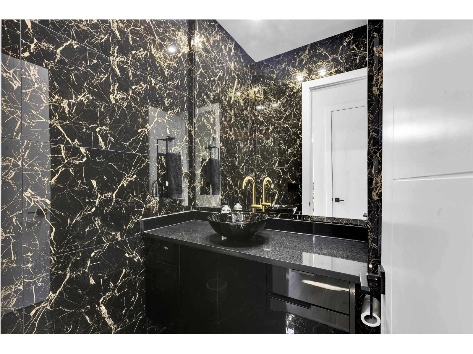 Photo 21 of 19691 32 A Avenue, Langley BC