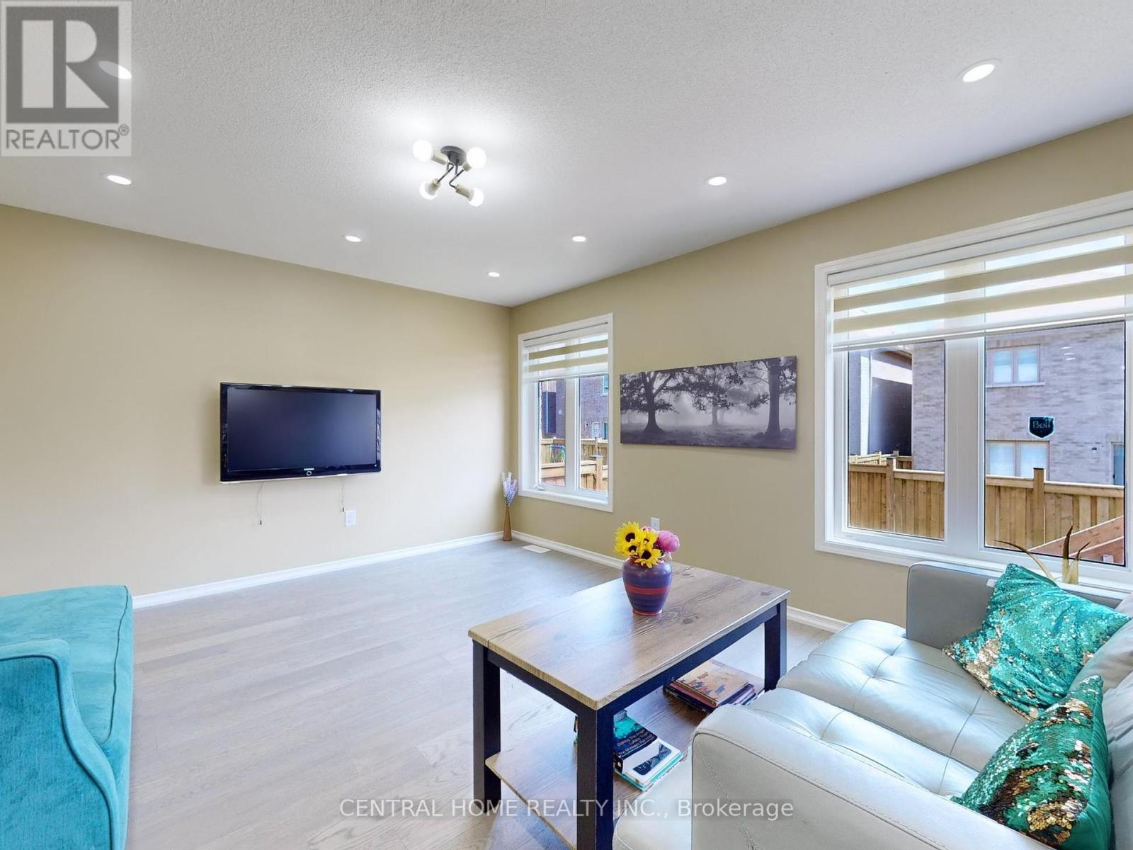 Photo 26 of 19 Camilleri Road, Ajax ON
