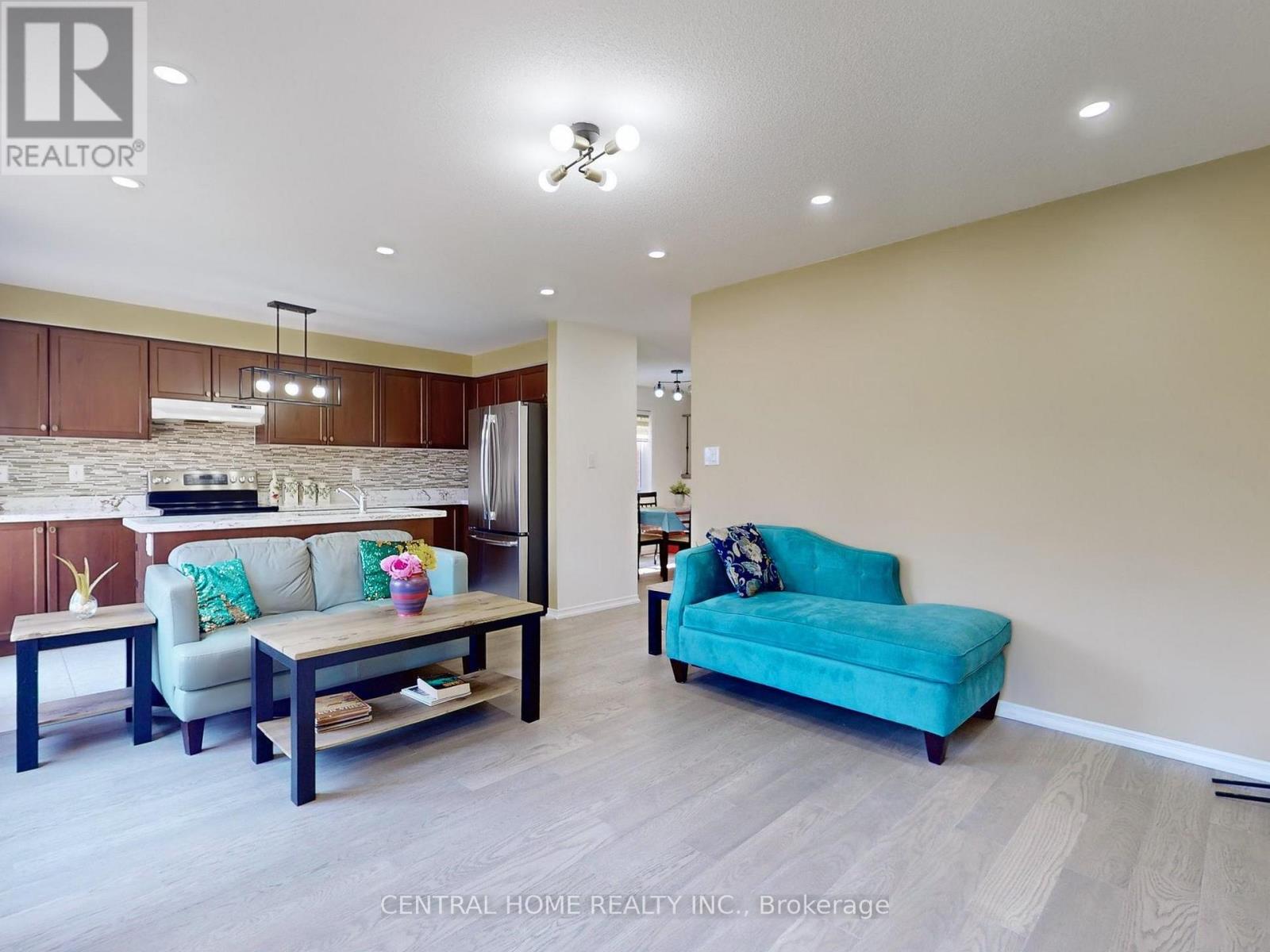 Photo 4 of 19 Camilleri Road, Ajax ON