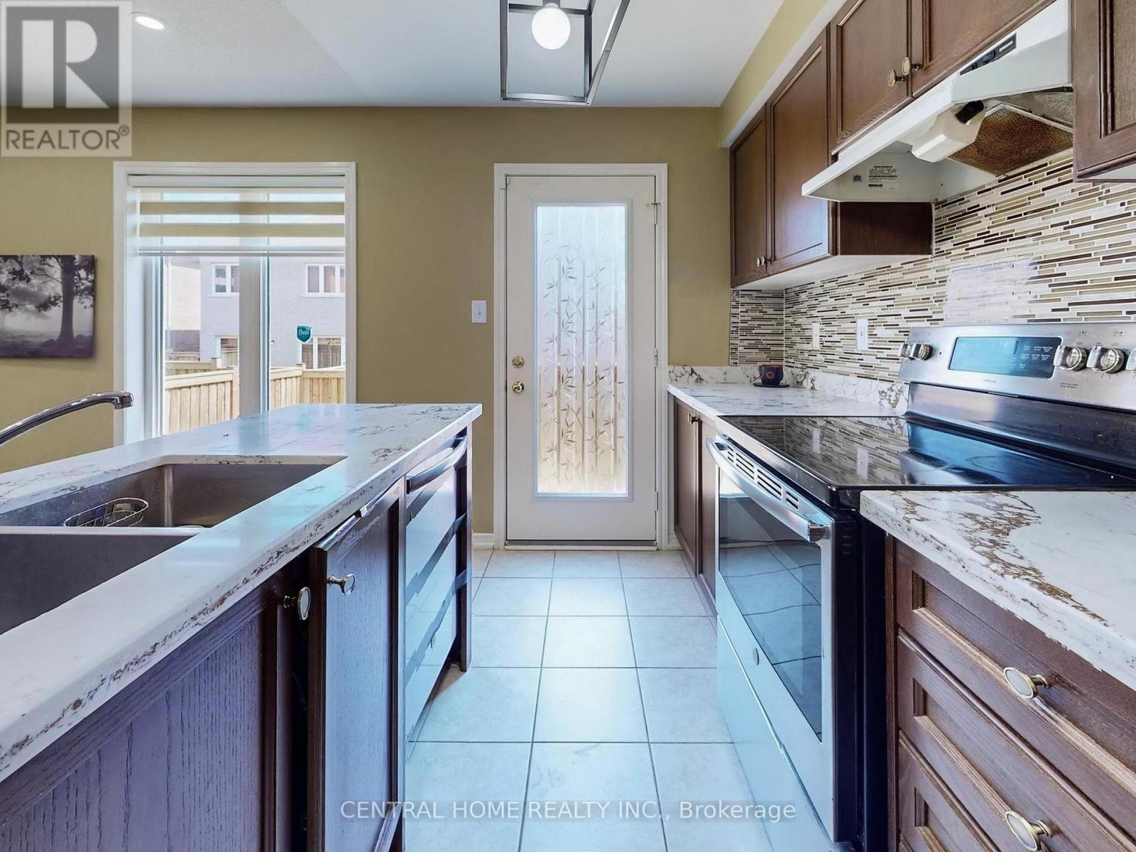 Photo 7 of 19 Camilleri Road, Ajax ON