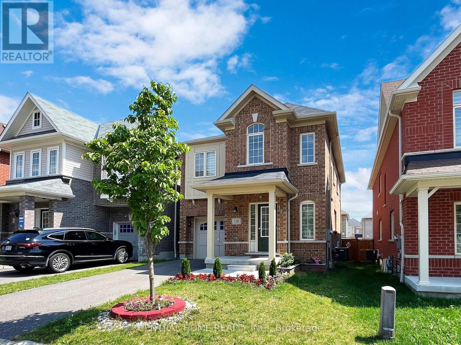 Photo 23 of 19 Camilleri Road, Ajax ON