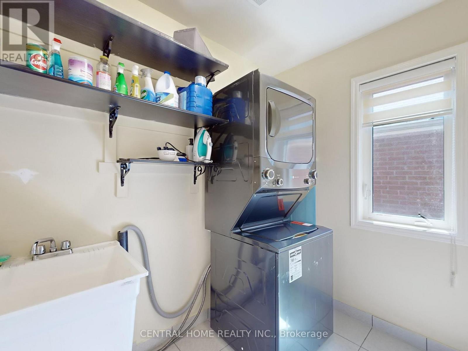 Photo 29 of 19 Camilleri Road, Ajax ON