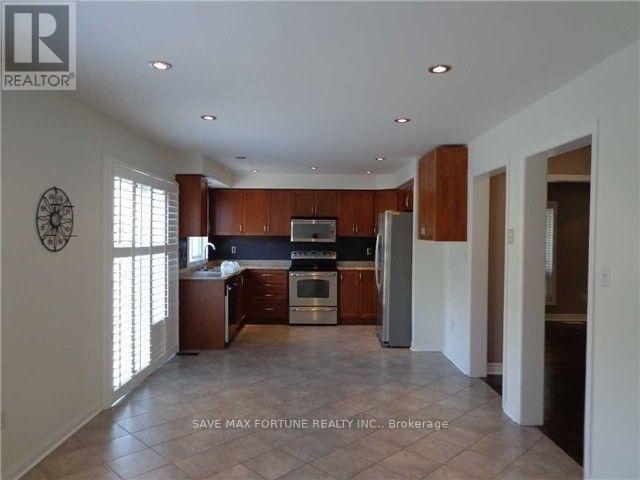 Photo 10 of 19 Wetmeadow Drive, Brampton ON