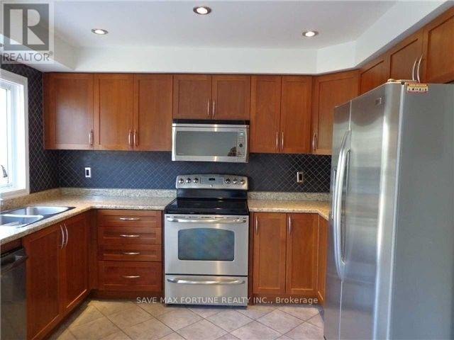 Photo 11 of 19 Wetmeadow Drive, Brampton ON