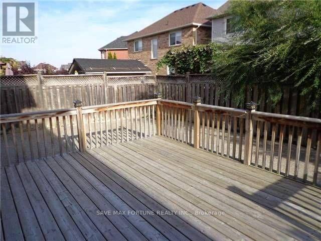 Photo 14 of 19 Wetmeadow Drive, Brampton ON