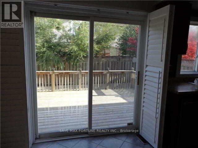 Photo 2 of 19 Wetmeadow Drive, Brampton ON