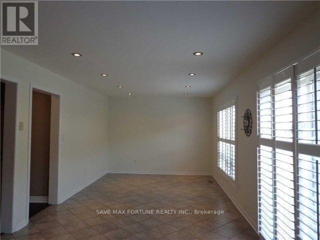 Photo 3 of 19 Wetmeadow Drive, Brampton ON