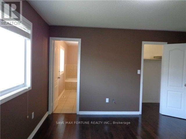 Photo 8 of 19 Wetmeadow Drive, Brampton ON