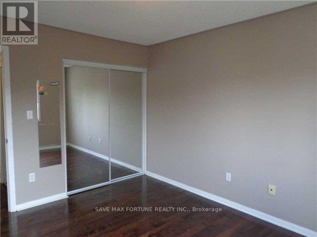 Photo 9 of 19 Wetmeadow Drive, Brampton ON