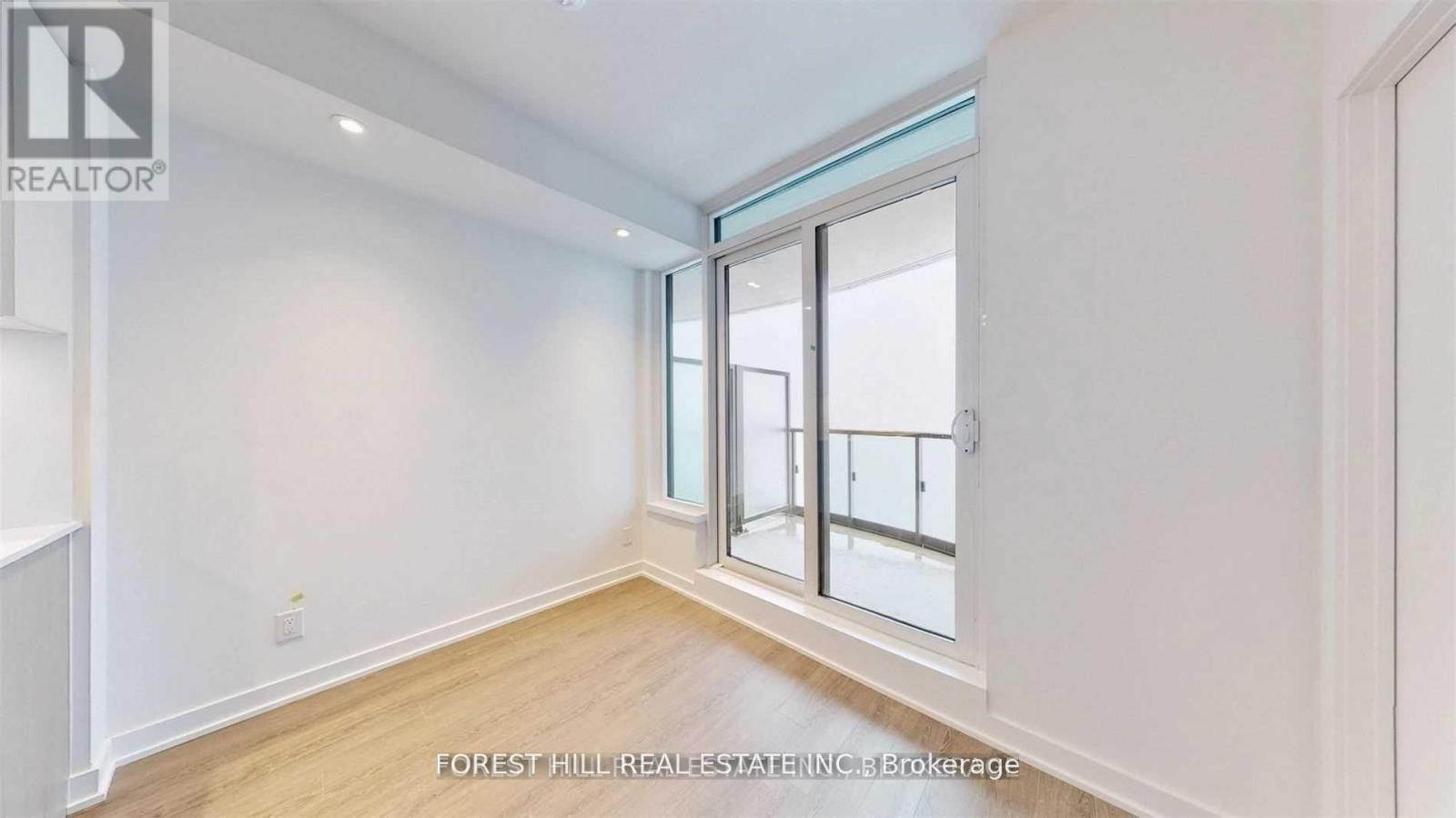 Photo 4 of 4108 1926 Lake Shore Boulevard W, Toronto ON