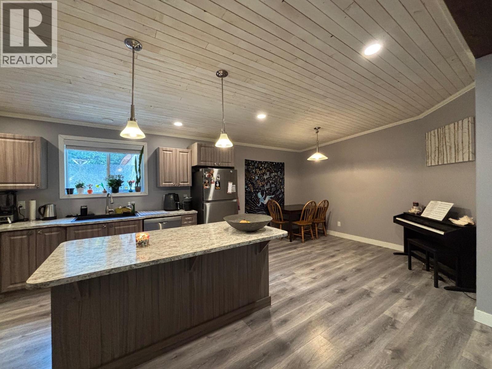 3520 33 Highway - 4